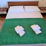 With Splendid Sea View Apartman *