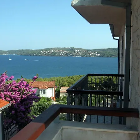 With Splendid Sea View Apartman *