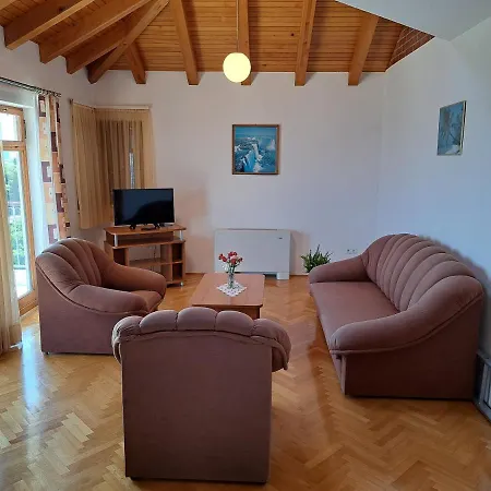 With Splendid Sea View Traù