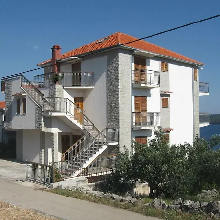 With Splendid Sea View Traù